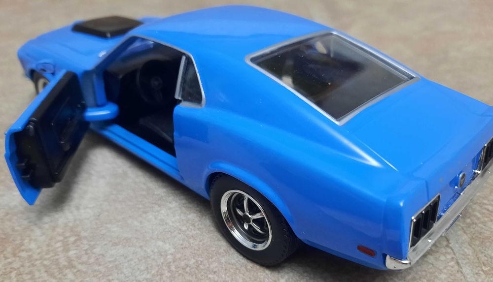 Машинка коллекционная модель