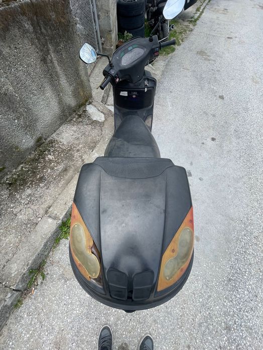 Стари скутери палят и вървят