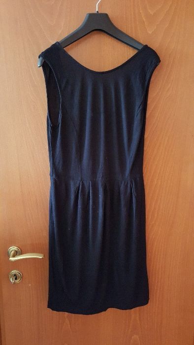 Къса черна рокля на Mango