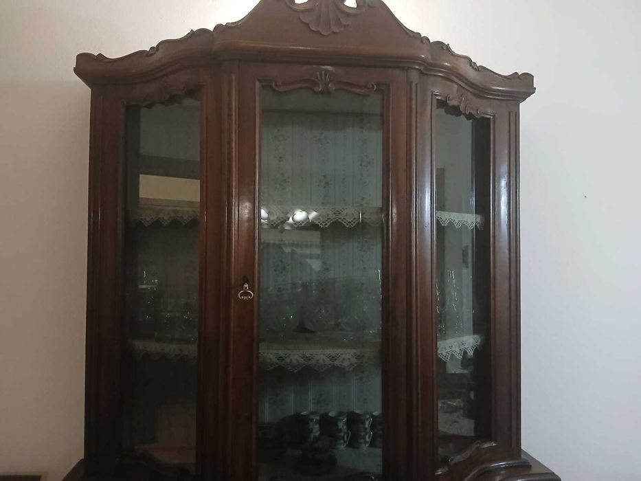 Vitrine cu Intarsie