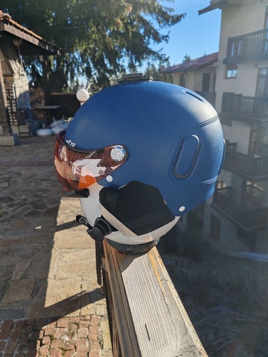 Каска за ски със крепление за камера