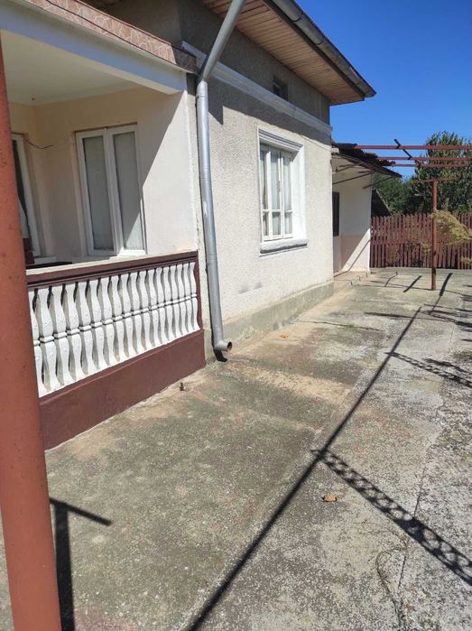 Къща с двор и два самостоятелни входа в гр. Генерал Тошево | Продава се от собственик