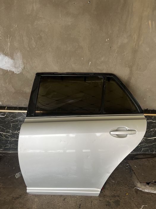 Тайота авенсис!!