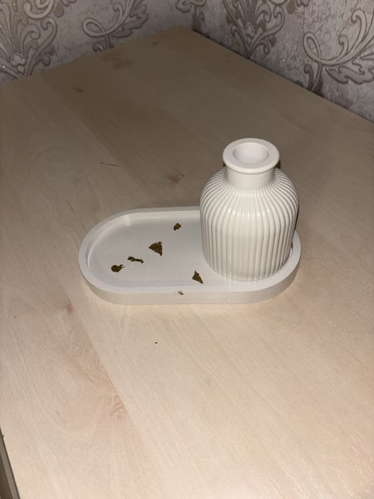 Декор из гипса: ваза и поднос