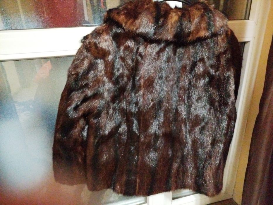Vând haina de blană naturală