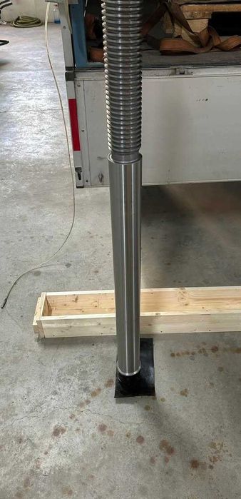 Executam lucrari de strungarie si reparatii echipamente.