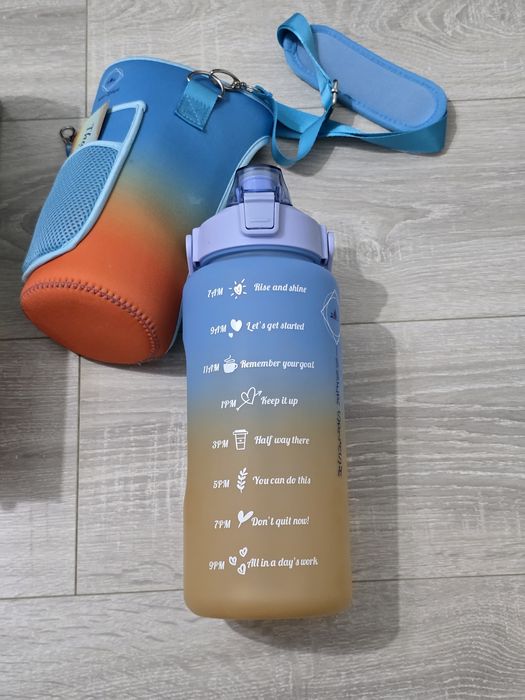 Sticlă de apă Inner Splash 2L cu pai gradat și husă – mov, albastru, p