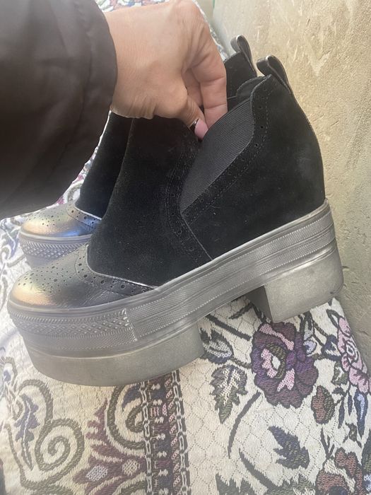 Продам ботинки