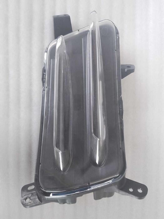 BYD Song Plus EV Левый/правый передний средний габаритный фонарь