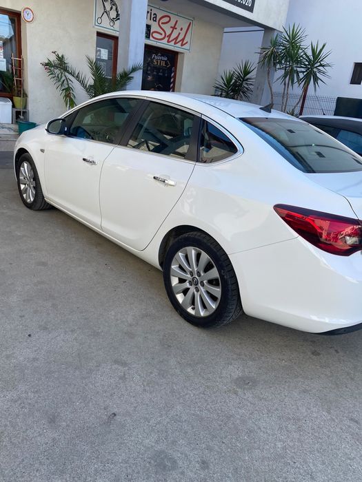 OPEL Astra 2013 — imagine 3