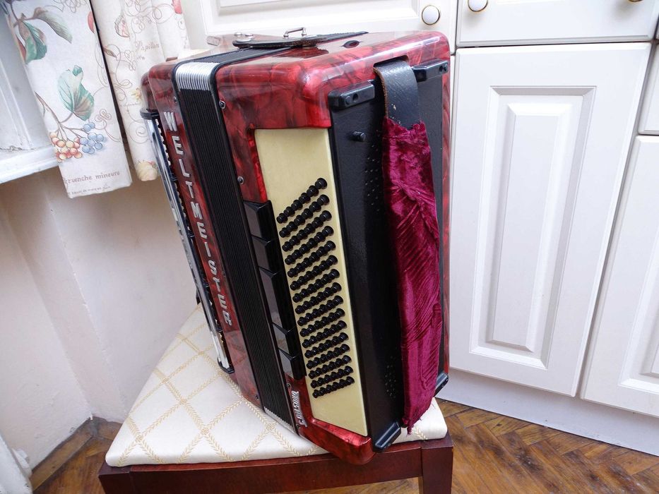 Акордеон Велтмайстер Консона 96 баса