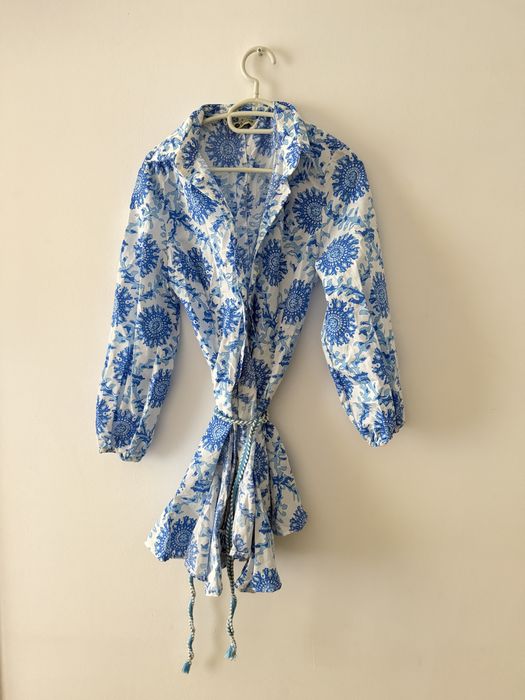 Рокля в синьо и бяло