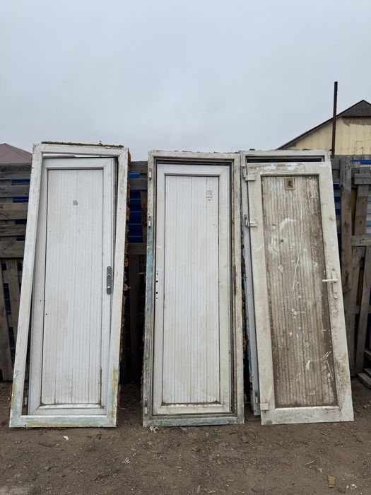 Продам пластиковые двери