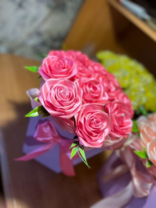 Букеты роз из атласных лент