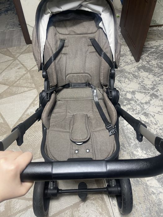Коляска новая продам