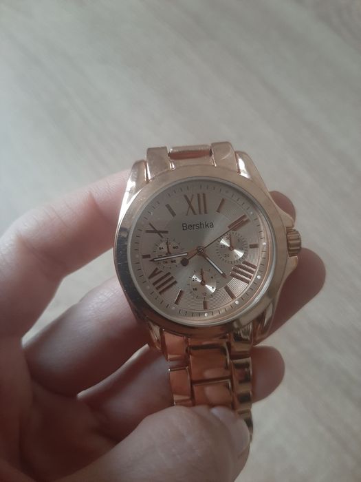 Ceas Damă Bershka Rose Gold – Stil Elegant / Casual