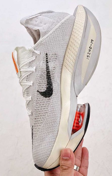 Продавам нови дамски маратонки Nike Air Zoom Alphafly Next grey