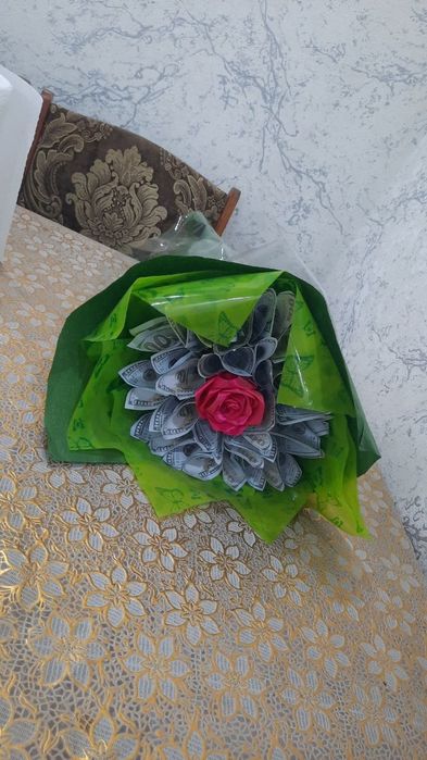 Пулли букет сотилади