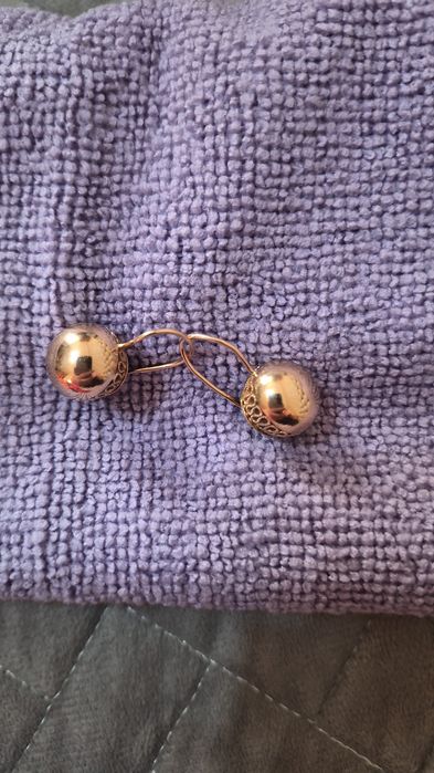Продам золотые серьги