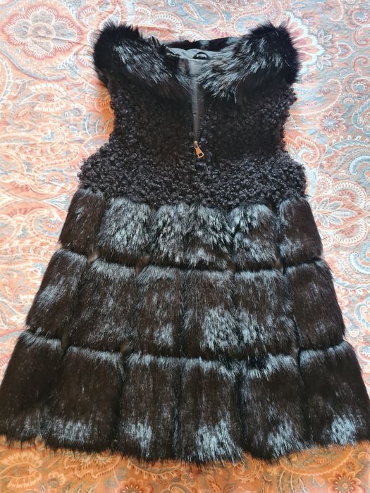 Зимен елегантен елек с косъм и букле