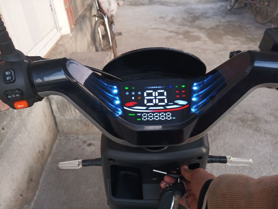 Skuter sotiladi vela sekuterga ustiga pul berilsa obmen bor