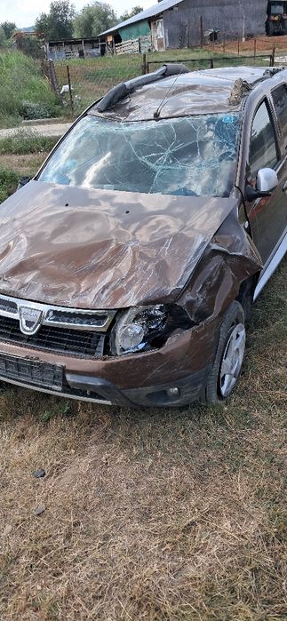 Dacia duster 1.6 benzina  si gpl, avariata