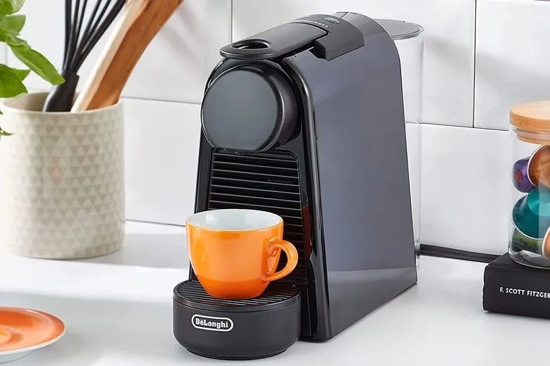 Капсульная кофемашина Nespresso essenza mini