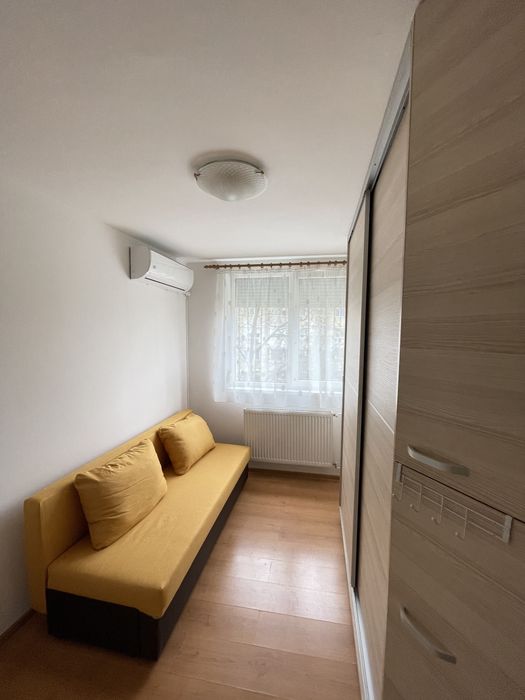 Vând garsonieră situată pe Strada Iza