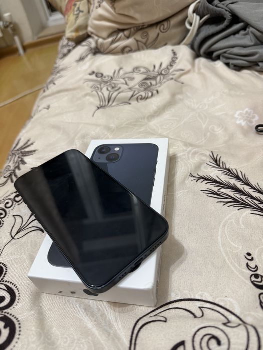 Продам Iphone 13