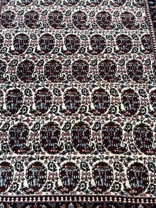 Pretios covor persan Birjand Mood-semnat-model paisley-manual-Anglia