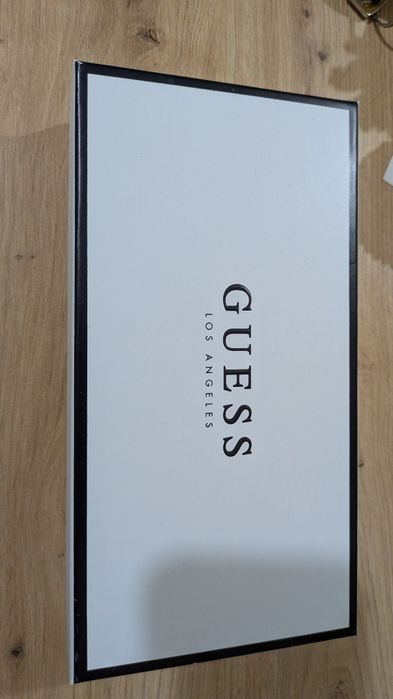 Дамско черно портмоне Guess