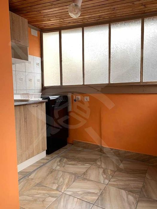 Дава се под наем Етаж от къща в Пловдив, Център - 55 кв.м за 398.82 € - Снимка #6