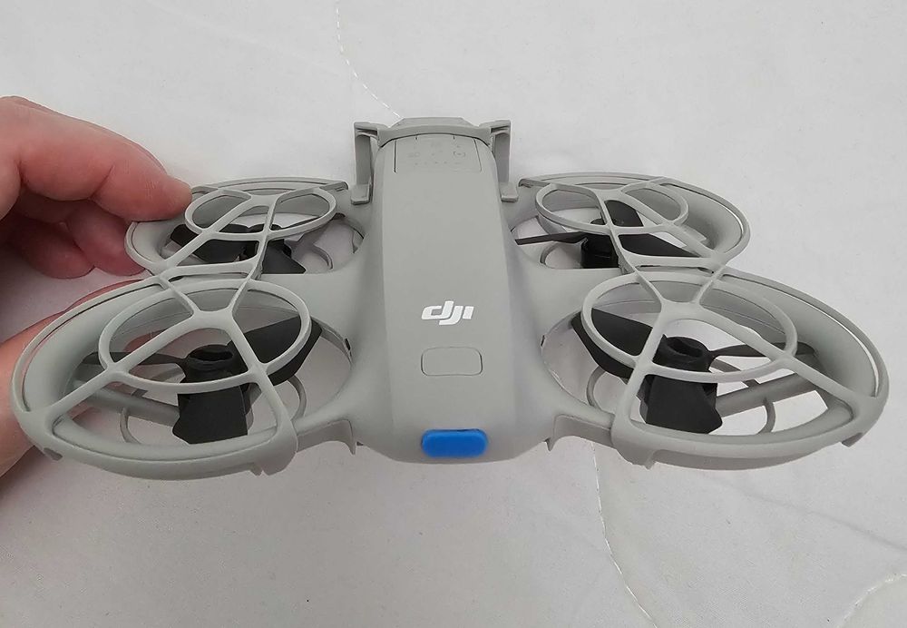 Дрон квадрокоптер DJI NEO Fly more combo