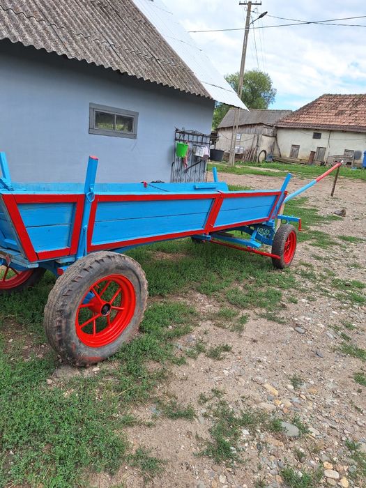 Vand căruță .pt un cal sau doi