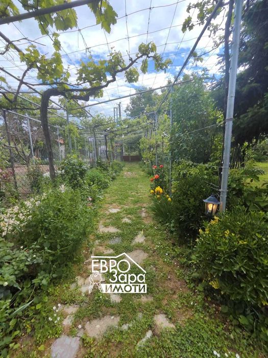 Масивна, обзаведена къща за продажба в с.Дълбоки