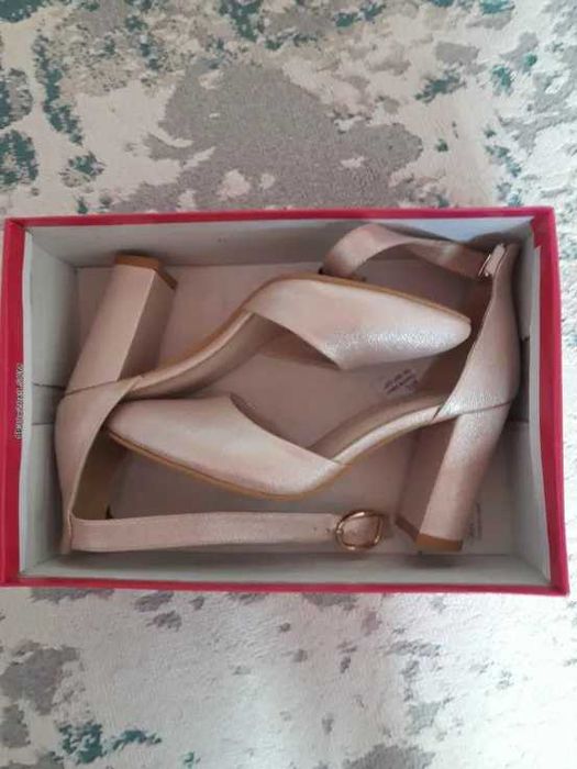 Продам женскую обувь 38 размер