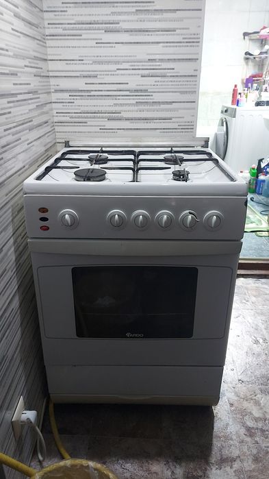 Продам газовую плиту