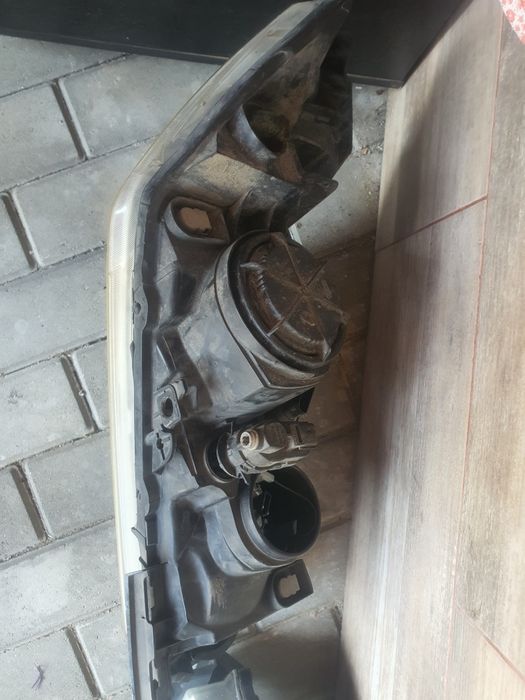 Vând faruri Renault Megane 2