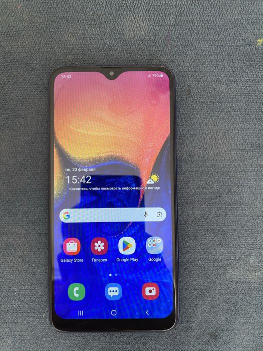 Продам Samsung A10.