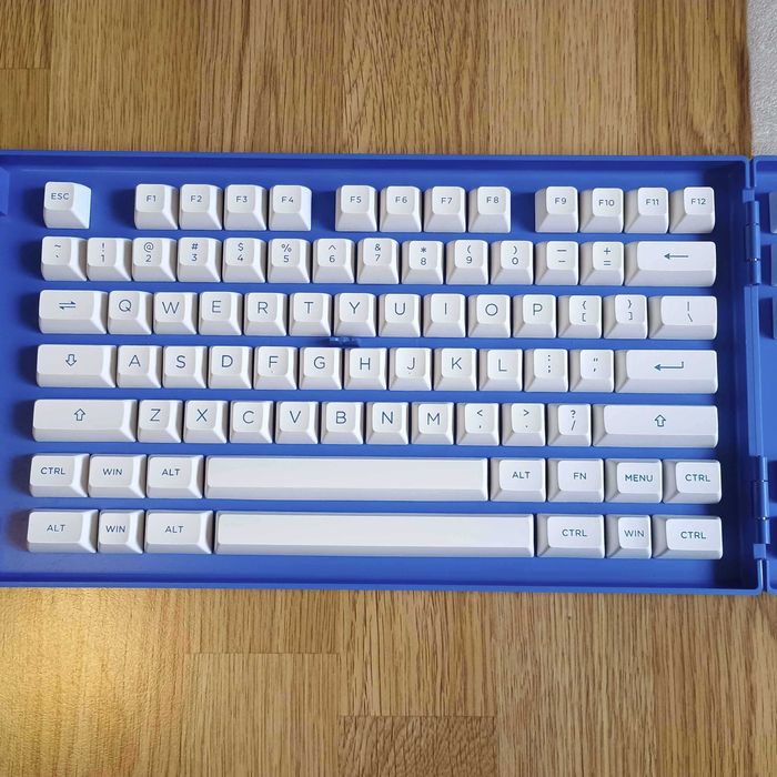 Taste Akko Blue on White keycaps