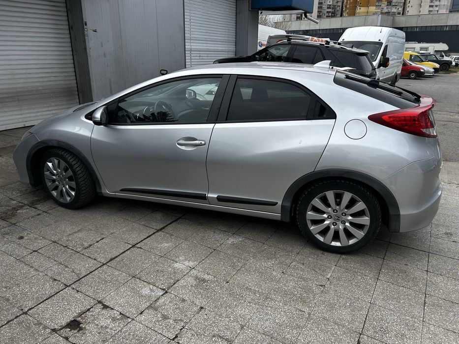 Honda Civic IX генерация!Предна лява и дясна решетка за халогени,десен халоген и LED дневна светлина лява
