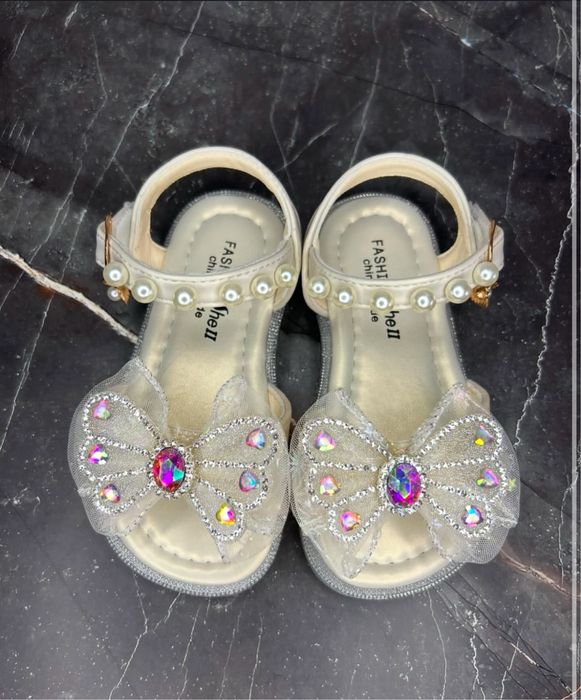 Нарядная детская обувь