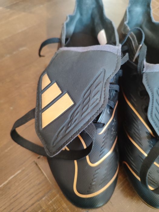 Футболни обувки Adidas predator