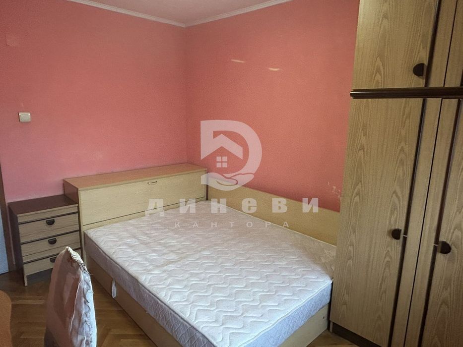 Тристаен апартамент до Медицински факултет