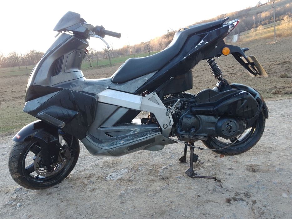 Scuter Aprilia Derbi  de 250