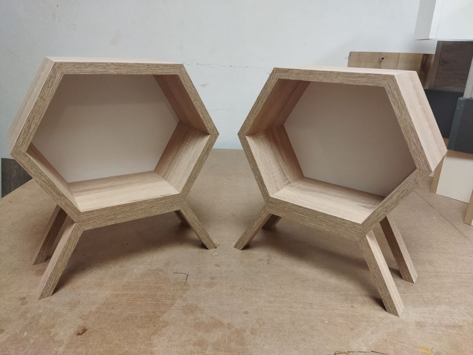 Библиотека,нощно шкафче,маса, цветарник,"Книгозавър" ,пчелна пита