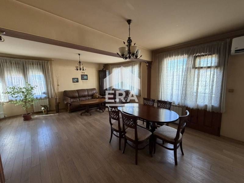 УНИКАЛЕН ИМОТ! Тристаен апартамент с гараж на ТОП локация