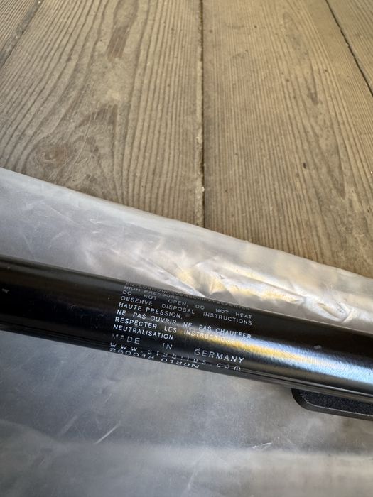 Газовые упоры капота Веста