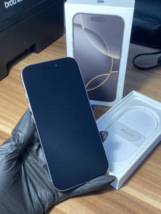 iPhone 16 Pro• 128 GB • Natural Titanium