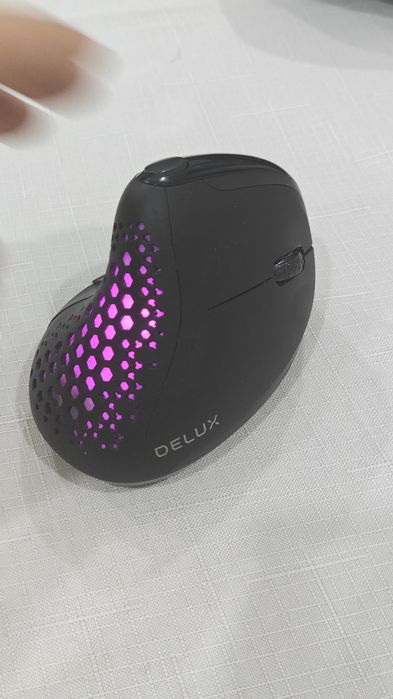 Мышь вертикальный Delux